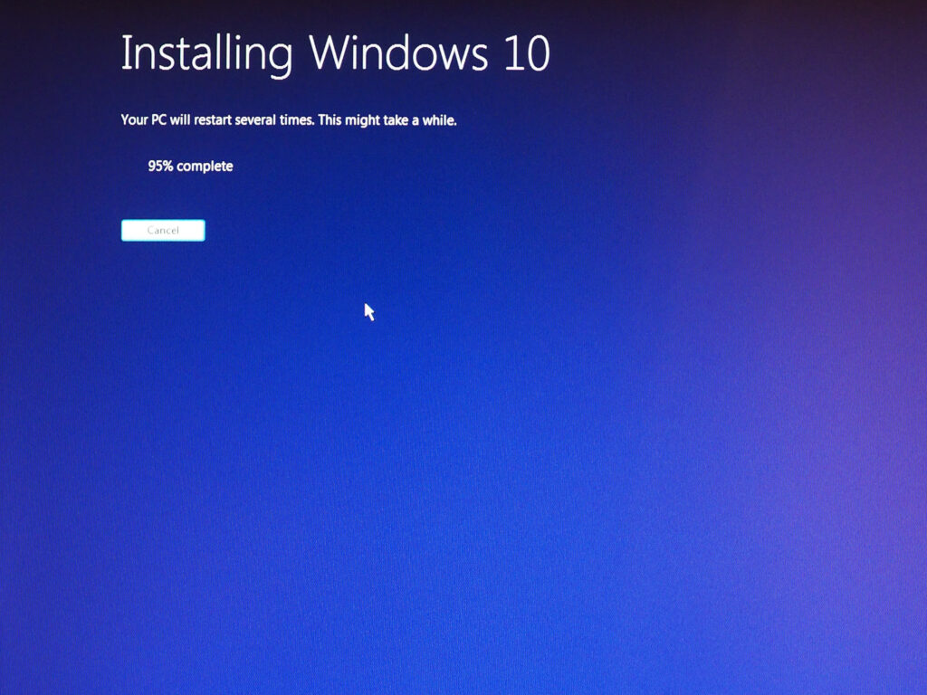 Time-lapse of Windows 2012r2 upgrade process emphasizing data protection and migration solutions.
