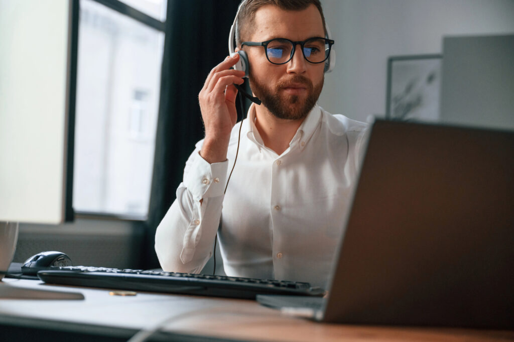 Cloud support engineer on call assisting a client remotely.